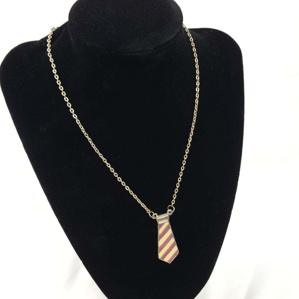 Simple fun little necktie necklace 16"